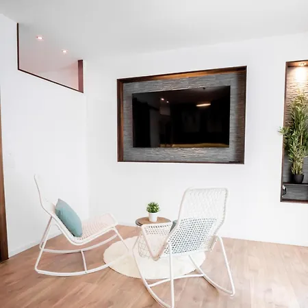 La Interdite Jacuzzi, Sauna & Piece Secrete * Νανσύ