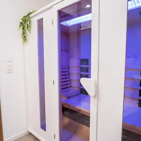 La Interdite Jacuzzi, Sauna & Piece Secrete * Νανσύ