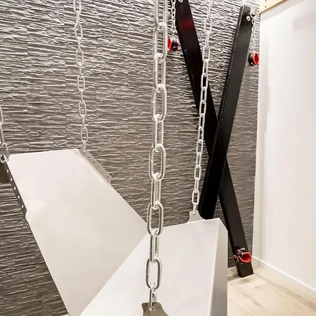 Apartamento La Interdite Jacuzzi, Sauna & Piece Secrete Nancy